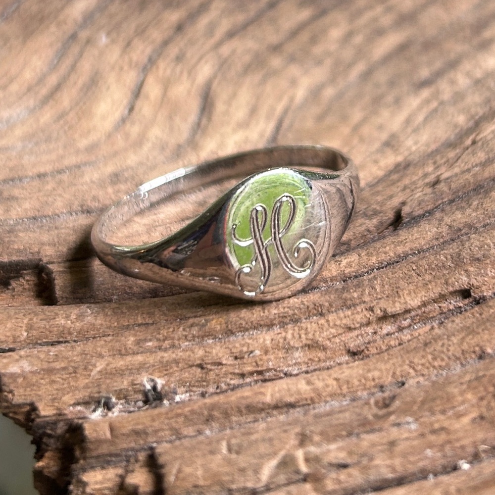 UNCAS VINTAGE Sterling Silver signet ring “H” initial ring